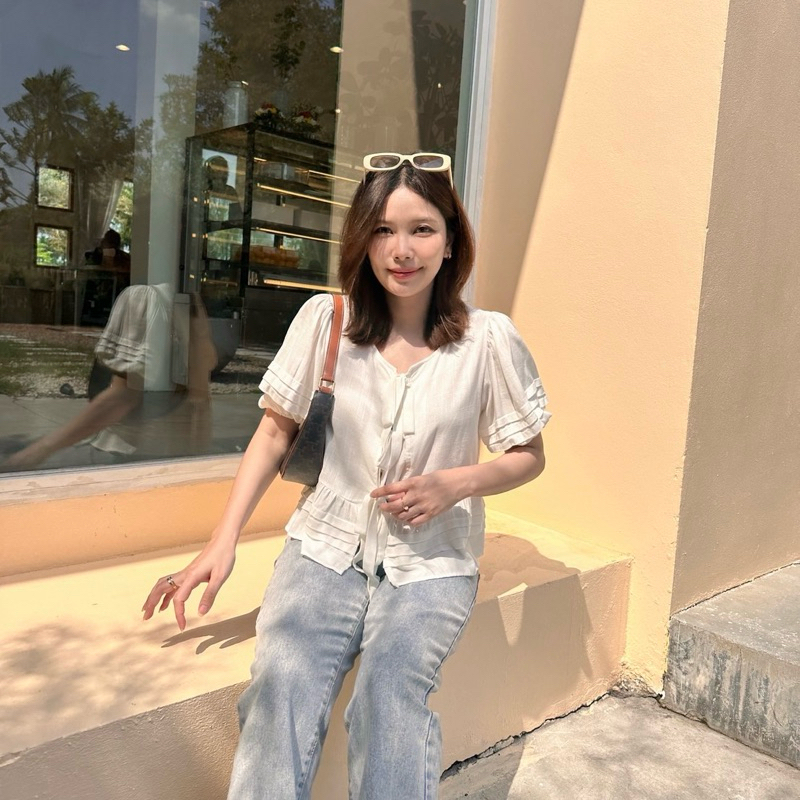 BAGEL BLOUSE เสื้อแพทเทิร์นน่ารัก ผ้าลินินเนื้อนิ่มทิ้งตัว ดีเทลผูกโบว์ด้านหน้า แขนพอง - รูปที่ 5