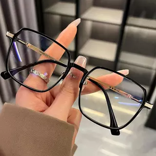 แว่นกรอบใหญ่สีฟ้าใส น้ำหนักเบามาก แว่นสายตาสั้นสำหรับผู้หญิง ทรงเหลี่ยม กรอบแว่นทรงแบน ป้องกันแสงสีฟ้า แว่นสายตาสำหรับผู