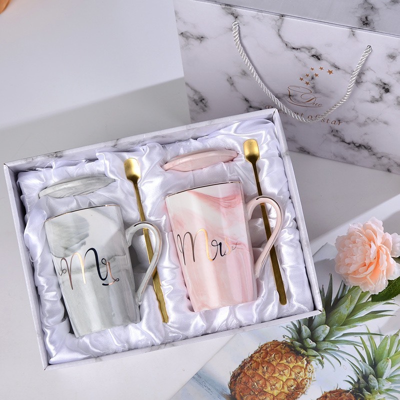 แก้ว+กล่องของขวัญ พร้อมช้อน แก้วกาแฟคู่รัก ของขวัญแต่งงาน แก้วคู่ – พร้อมส่งจากไทย – โปรปัง