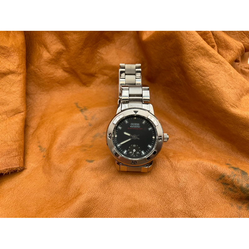 นาฬิกายี่ห้อ GUESS 2เข็มครึ่ง ของแท้มือสองสภาพดี ราคา 1490 บาท