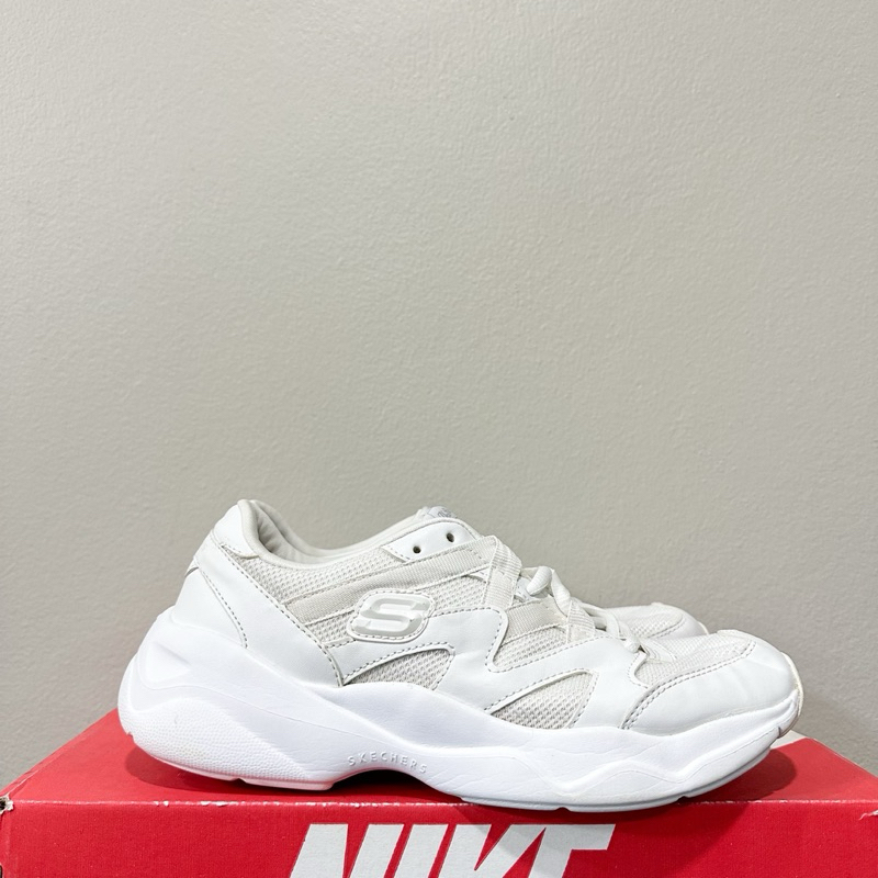 Skechers D’lite 38/25 มือสอง