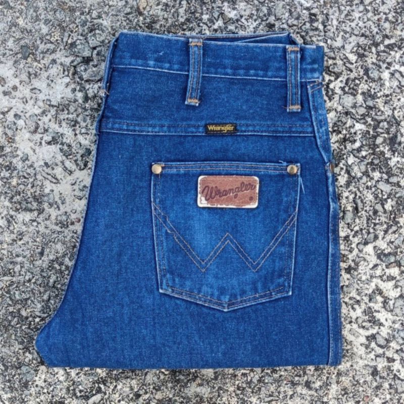 W4/34 กางเกงยีนส์มือสอง Wrangler รุ่น 912DEN ผลิต USA เอววัดจริง 34.5" ยาวทั้งตัว 39.5" ปลายขา 8" เน
