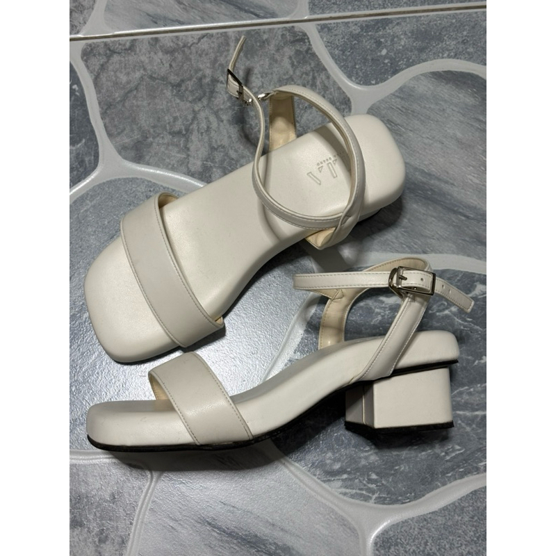 Toffy Nude Collection รุ่นใหม่นุ่มแน่นยุบยาก ส่งต่อไซส์ 37