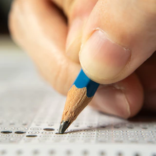 (ยกกล่อง) ดินสอไม้ ดินสอเขียนแบบ STAEDTLER ครบทุกความเข้ม HB , 2B , EE / กล่อง (12แท่ง)