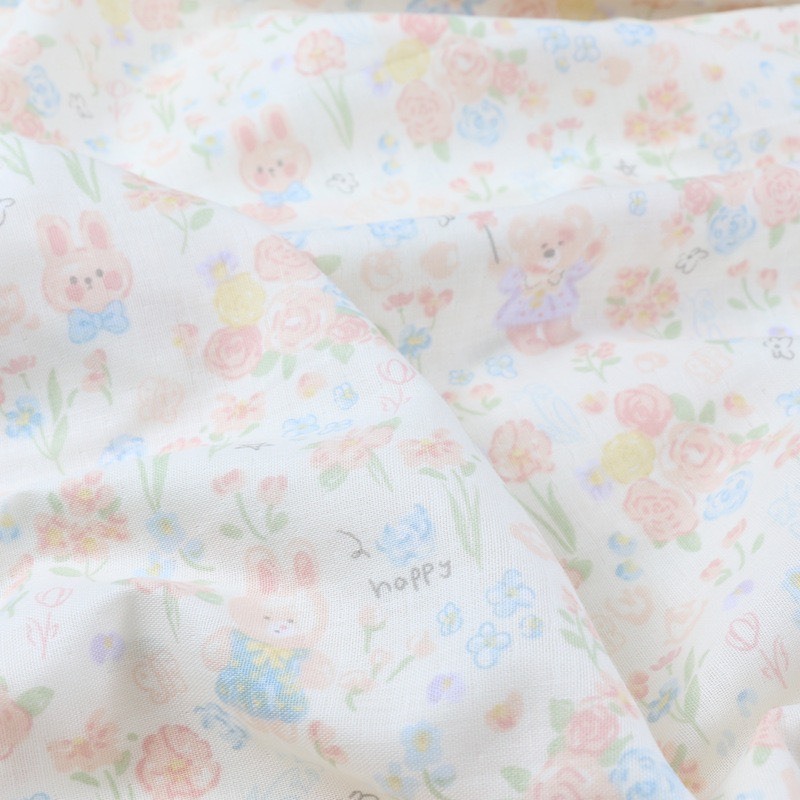 ผ้าคอตตอน 100%  ผ้าเมตร หน้ากว้าง 2.5 เมตร 98 นิ้ว ลายกระต่ายกับหมีในทุ่งดอกไม้ เหมาะนำไปทำผ้าอ้อม ผ้าห่อตัวเด็กแรกเกิด