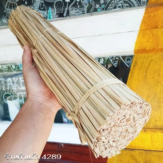 ตอกหมูพวง(ปลายแหลม) ตอกไม้ไผ่ทำมืออย่างดี เหนียว นิ่ม ยาว 35-45 เซนติเมตร (คัดพิเศษ) น้ำหนัก 1 กิโลกรัม (1000 เส้น)