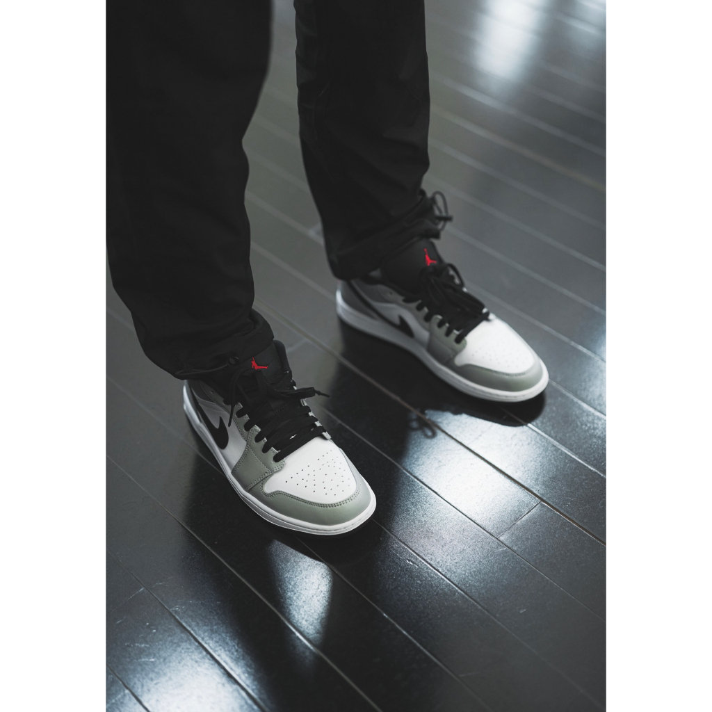 【100% original💯%】AIR JORDAN 1 LOW LIGHT SMOKE GREY 1 LOW แบรนด์ใหม่ รองเท้ากีฬาชายและหญิง