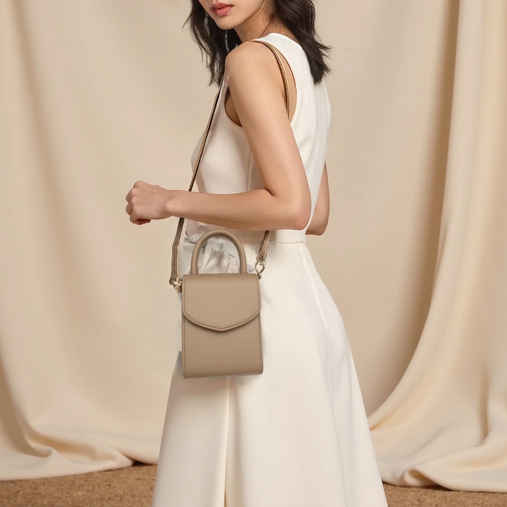 BELINE Cara กระเป๋าสะพายข้างผู้หญิง กระเป๋าหนังPU พรีเมี่ยม สไตล์คลาสสิก สายปรับได้ Made in Thailand