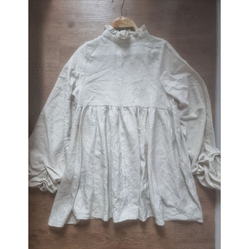 Continuer de NICE CLAUPเดรสสีครีมคอปิดแขนยาวงานแบรนด์ญี่ปุ่นทรงระบายน่ารักอก36สะโพก58ยาว30(งานมือหนึ