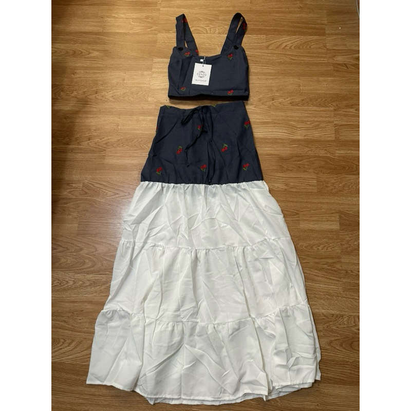 เซตกระโปรงสลับยีนส์ลายเชอรี่ ป้าย Nuyshop