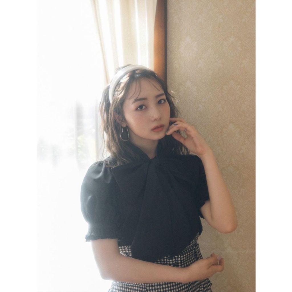 เสื้อเบลาส์แขนพองแบบริบบิ้นวอลลุ่ม - รูปที่ 3