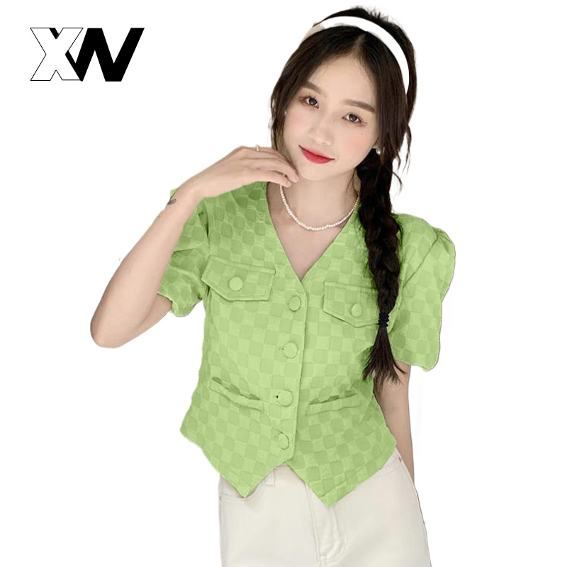 XWbrand  NEW เสื้อผ้าแฟชั่น  เรียบหรูดูดี ไม่หนาไม่บางสวมใส่สบาย เสื่อเชิ้ตแขนสั้นคอวี ดีไซน์สุดเก๋ เหมาะกับคุณผู้หญิง