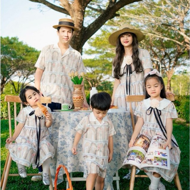 ชุดครอบครัวรุ่น love is love สีครีมโรมัน (รหัส234)