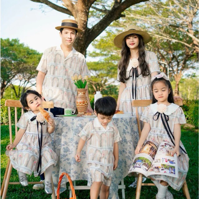 ชุดครอบครัวรุ่น love is love สีครีมโรมัน (รหัส234)