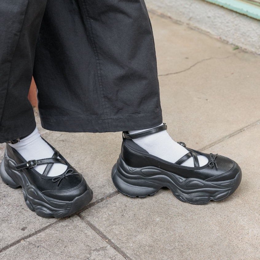 niko and ... Original cross belt ribbon sneakers