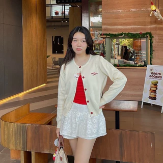 Sistersfabric - Anna Cardigan เสื้อคาดิแกนไหมพรม ปักโลโก้ มีกระดุม ผ้าหนานุ่ม