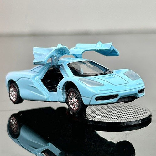 รถยนต์โมเดลโลหะ 1:64 ประตูรถสามารถเปิดได้ สามารถหมุนได้ ของตกแต่งภายในรถยนต์ ฐานติดกาวสองหน้า 3M