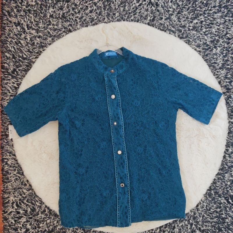 Used like new เสื้อลูกไม้สีน้ำเงินมีซับในทั้งตัว #S ป้าย everything 2019