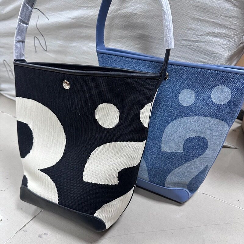 💞ของแท้ 100 %💞𝗥𝗮𝗹𝗹𝘆 𝗧𝗵𝗲 𝗕𝗮𝗴 𝗠𝗮𝗿𝗸 𝗜𝗜/Rally Movement กระเป๋าหนังทรง Bucket ลายโลโก้ Bucket Bag