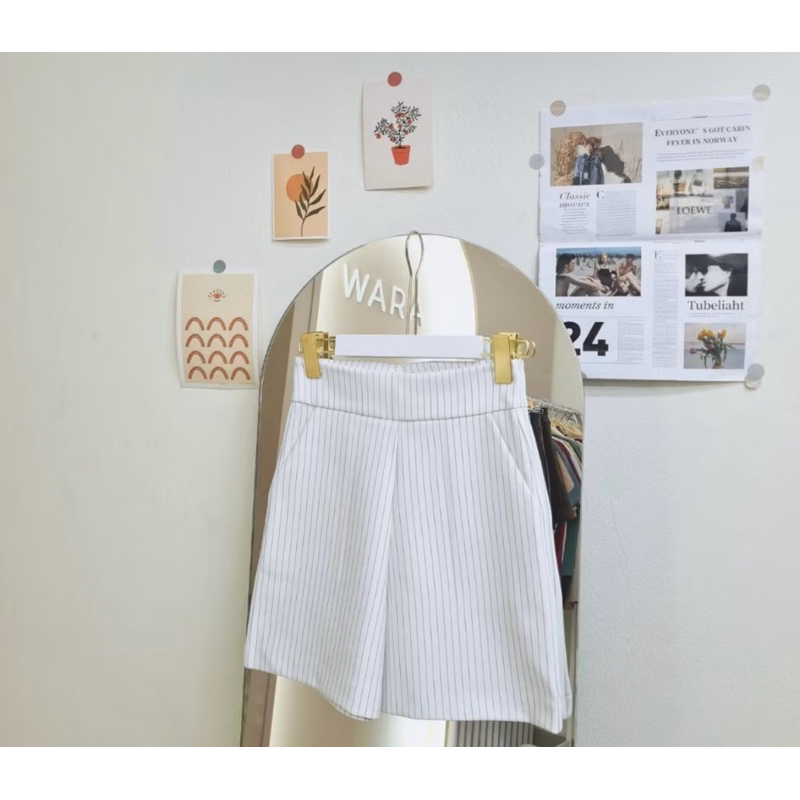 กางเกงขาสั้นสีขาว ร้าน wara closet ของใหม่ ไม่เคยใส่ไม่มีตำหนิ size L สีขาวลายทาง