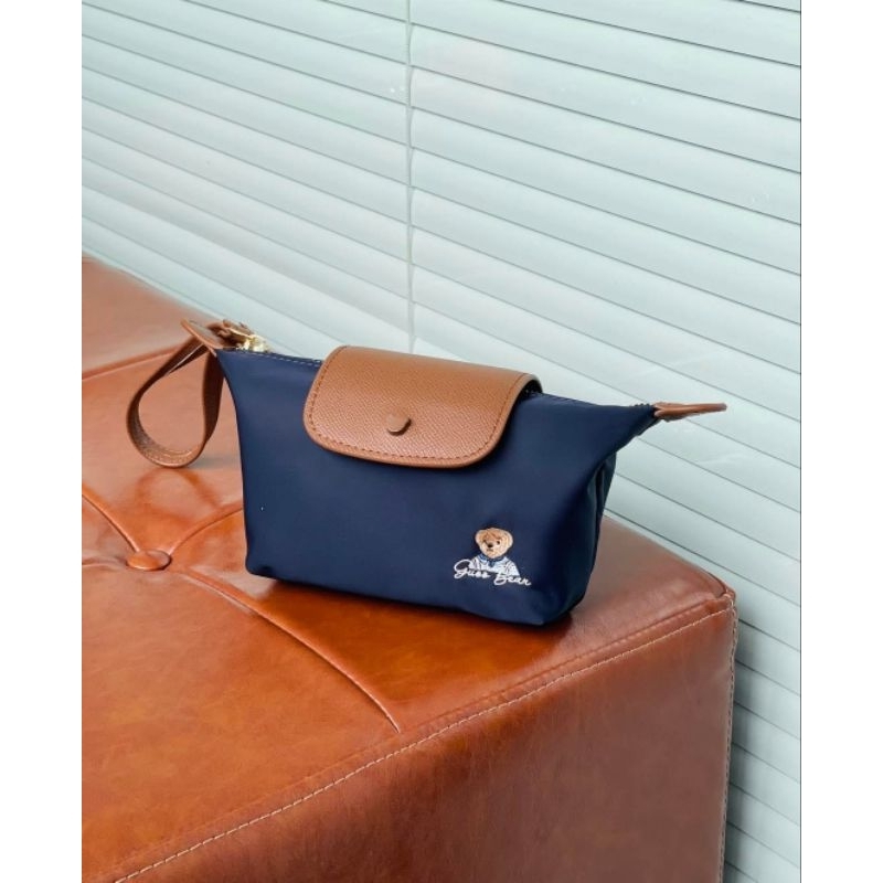 กระเป๋าเครื่องสำอางคล้องมือ GUOO BEAR