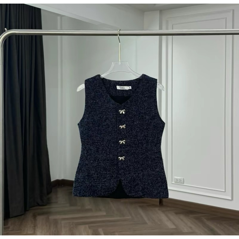 เสื้อรุ่นดังในต้อกต่อก demii top ไซส์m สีดำ