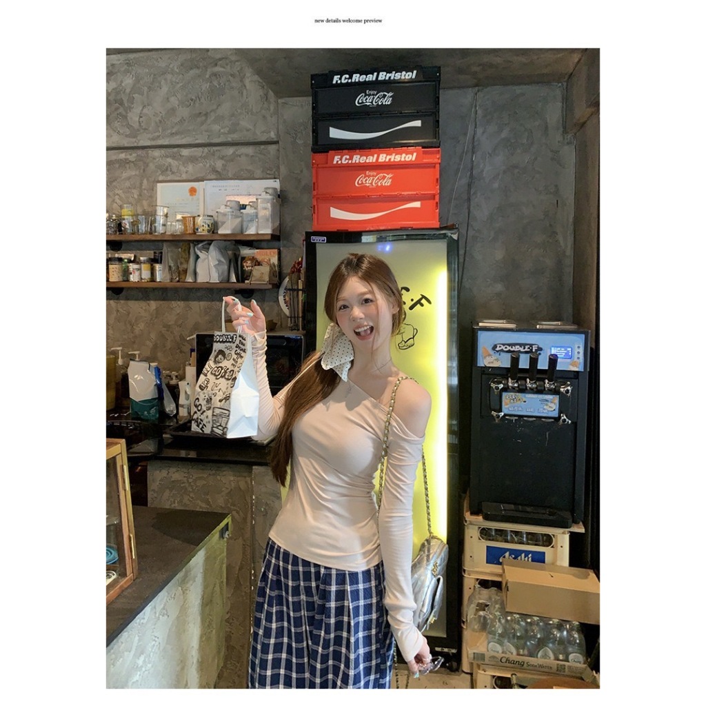 พร้อมส่ง🩵เสื้อยืดแขนยาวปาดไหล่แขนเซ็กซี่ งานเรียบๆ เข้ารูปสวยมาก - รูปที่ 4