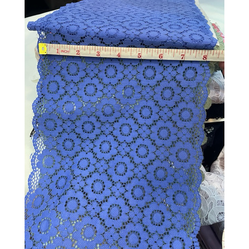 ลูกไม้สีฟ้า กว้าง 8 นิ้ว เมตรละ 35 บาท