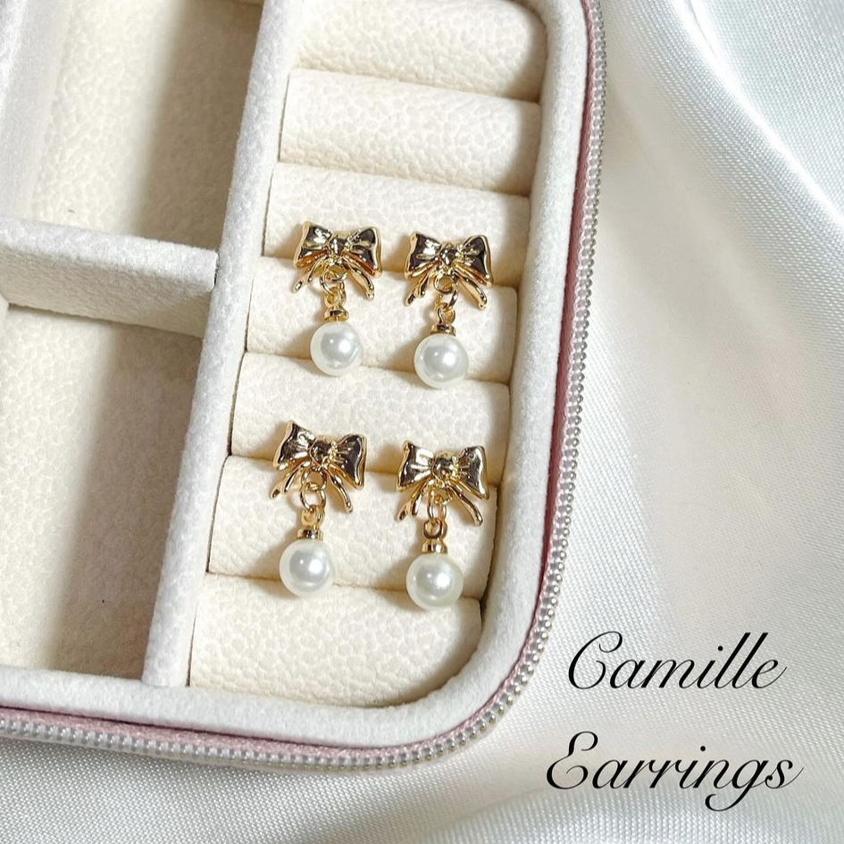 CLAIREN.BKK - Camille Earrings ต่างหูโบ มีมุกแต่งห้อย น่ารักสุด ๆ (CL001)