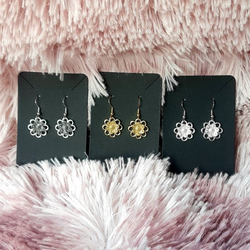 ต่างหูล้านนาสวยงาม มี3สีให้เลือก 1)สีเงินรมดำ 2)สีทอง 3)สีเงินขาว ต่างหูน่ารัก น้ำหนักเบา ใส่สบาย เครื่องประดับ ต่างหู