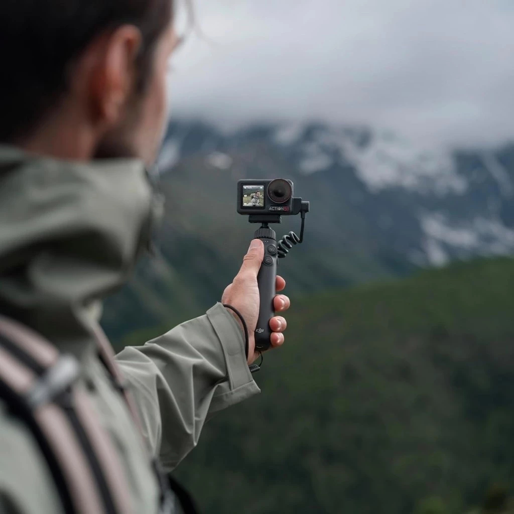 【 New arrival】DJI Osmo Action Multifunctional Charging Handle for Osmo Action 5 Pro/Action 4 แบตเตอรี่ 4900mAh 199 กรัม