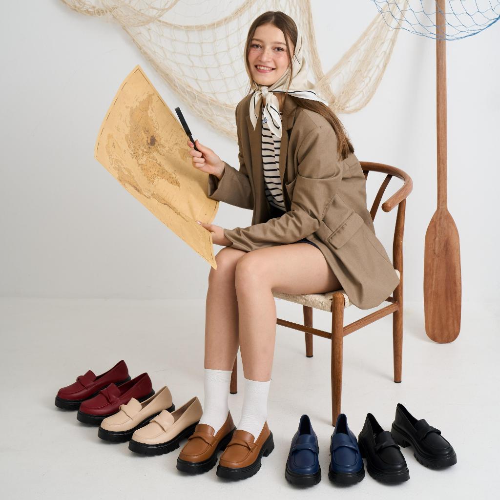 Mellowco รองเท้าโลเฟอร์วีแกนคาดหน้าทวิสต์ Loafer รุ่น Call Me Iris M1-D5001