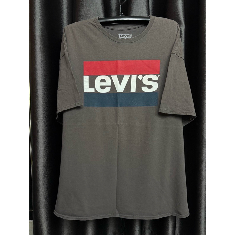 เสื้อยืดมือสอง Levi’s