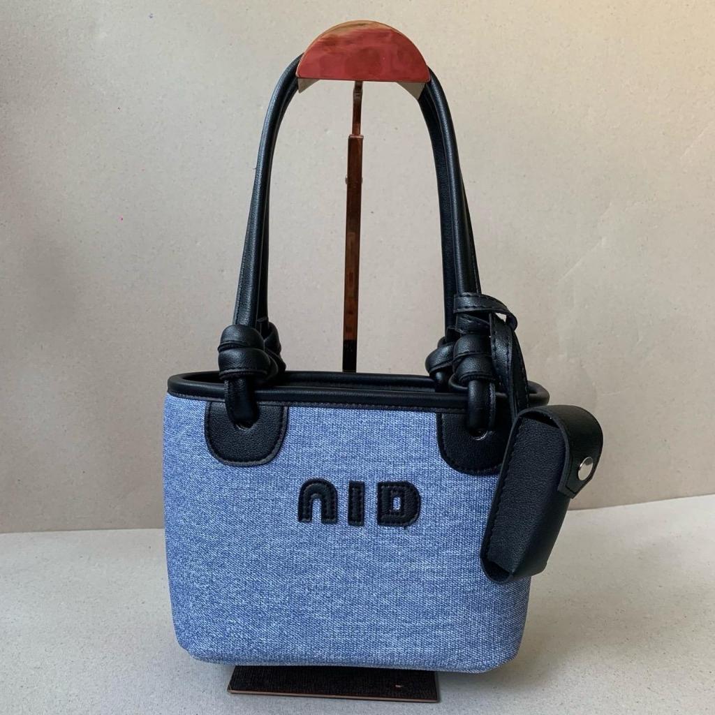 772 กระเป๋าNIDORAงานแท้ รุ่นหูผูกได้ไปพร้อมกระเป๋าใส่ลิป งานน่ารักมาก หนา 4 นิ้วครึ้ง กว้าง 10 นิ้ว 