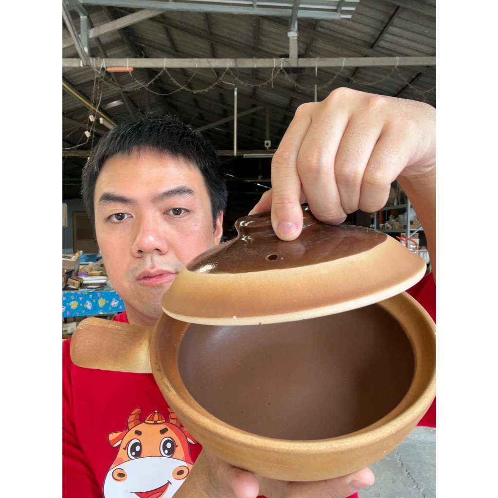 หม้อดินแบบมีด้ามจับพร้อมฝา หม้อกุ้งอบวุ้นเส้น หม้อกระเพาะปลา ขนาด 7 นิ้ว หรือ 750ml สีเข้ม ใช้ได้กับ เตาแก๊ส เตาไฟฟ้า เต ราคา ถูกที่สุด ดีลบีเคเค