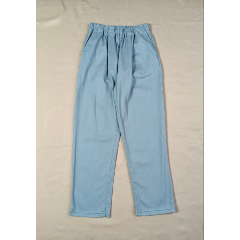 แบรนด์ MPS size 140 กางเกงขายาวผ้าคอตตอน อายุ 6-8 ขวบสีเทามีกระเป๋าข้างเอวยืดสภาพสวย
รอบเอว 20-24 สะ