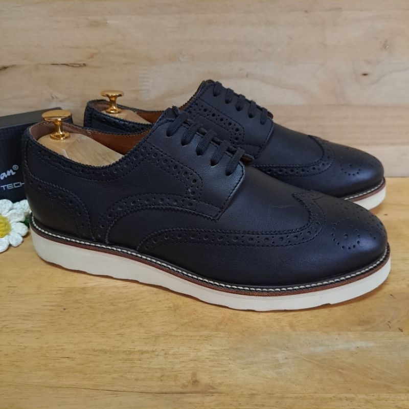 รองเท้าหนังมือสอง Hawkins