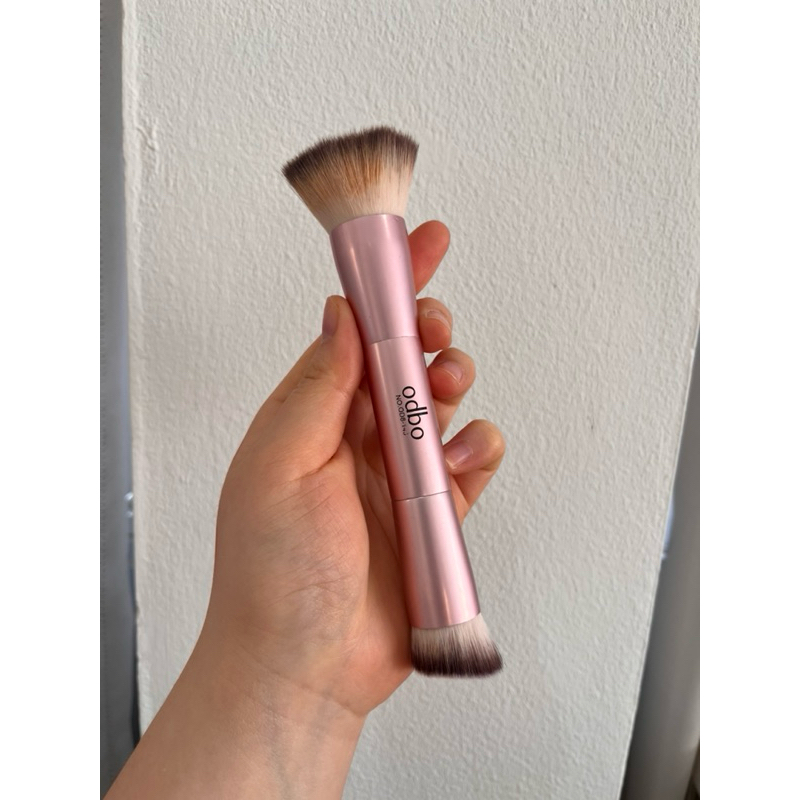 แปรงเกลี่ยรองพื้น และ concealer 2 หัว ยี่ห้อ obdo