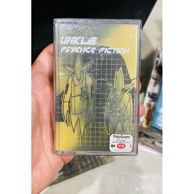 เทปเพลง ของสะสม เทป UNKLE PSYENCE FICTION ผลงานวาดภาพ ปกอัลบั้ม โดย FUTURA ราคา 3900 บาท