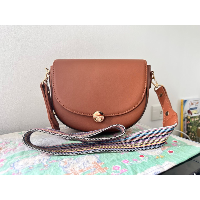 Donki แท้ สีน้ำตาลคาราเมลสายสปอร์ต