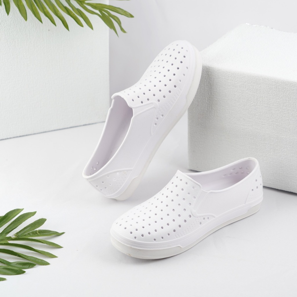 R.A SHOP รองเท้าแตะ Willy กันน้ำ กันลื่น นิ่ม เบา EVA Foam ใส่สบาย พร้อมตัวติดรองเท้าคละแบบ