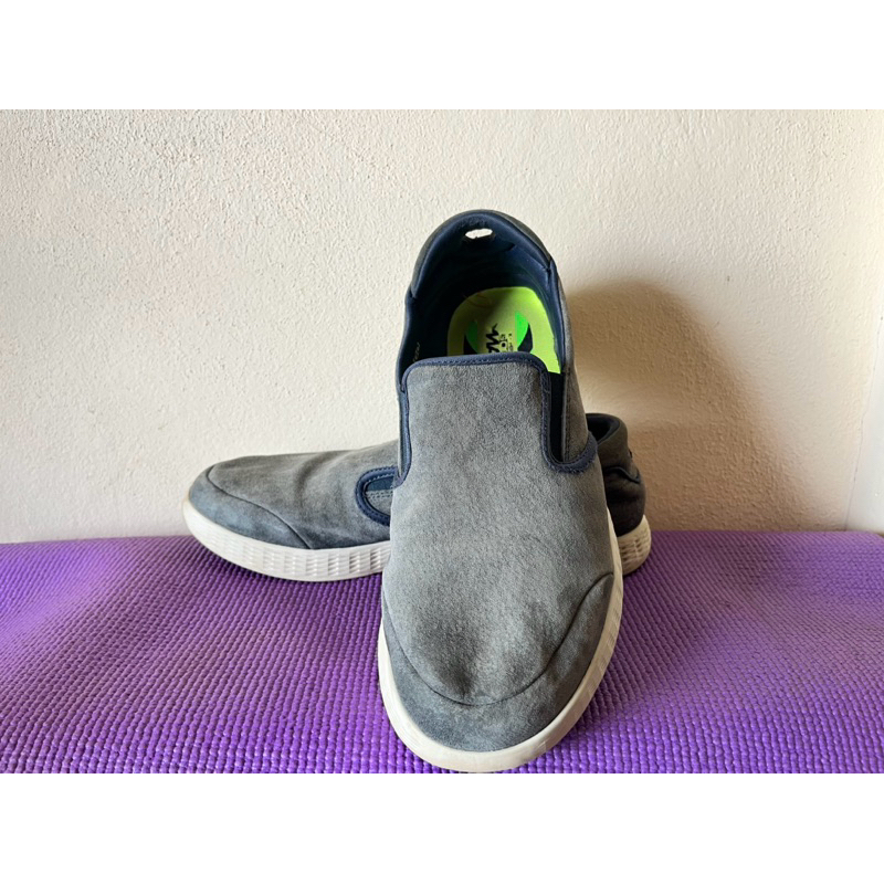รองเท้า skechers on the go มือสอง