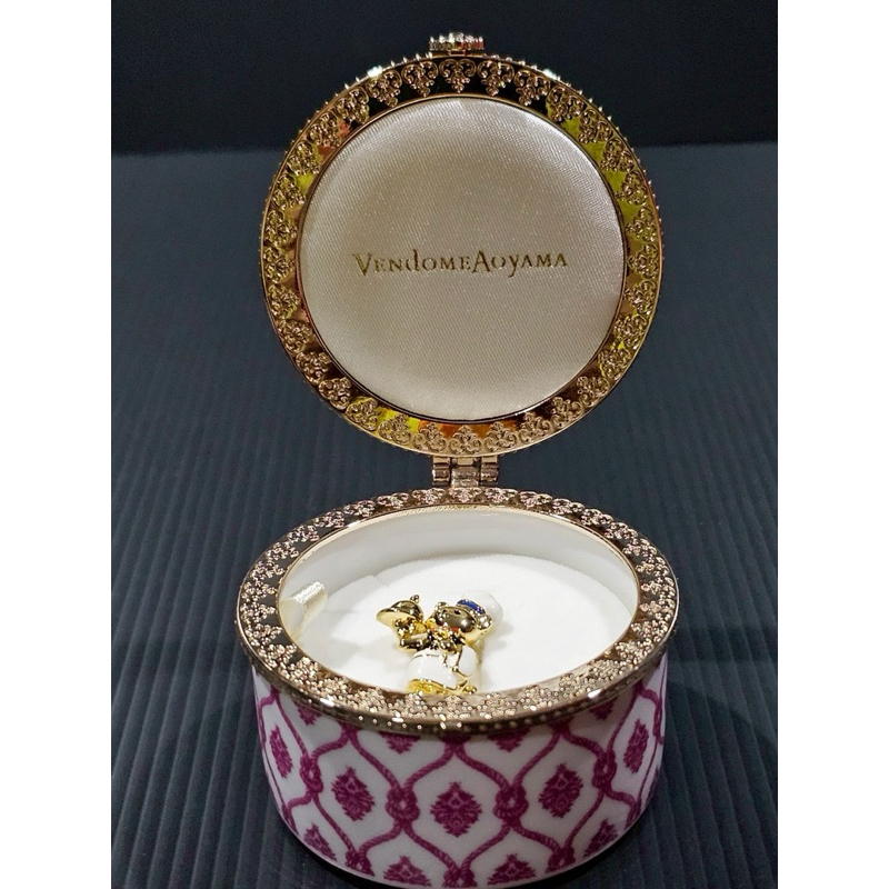 กล่องใส่เครื่องประดับ พร้อมเข็มกลัด Vendome Aoyama