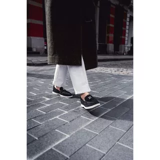 O&B รองเท้าหนังกลับ รุ่น ROMEO LOAFERS IN CHARCOAL BLACK-11218SU16674F_U5BKXX
