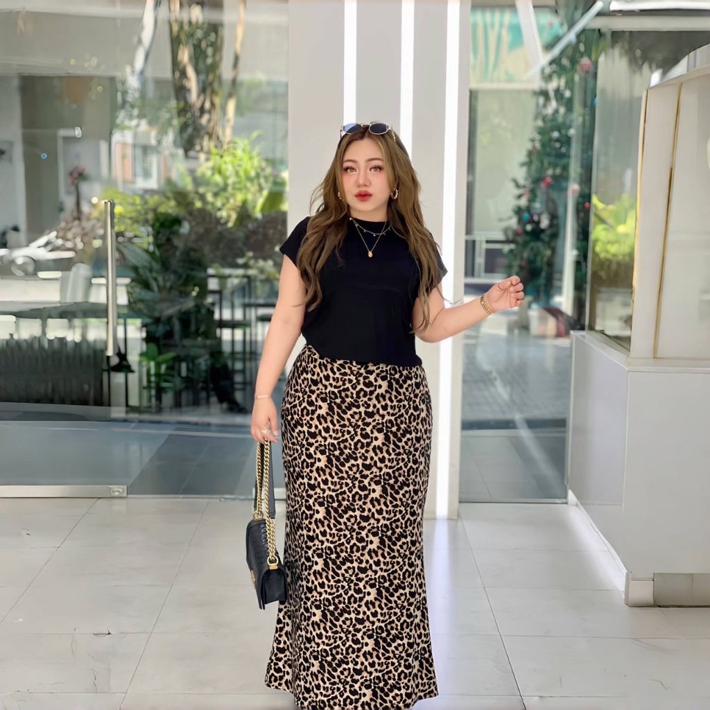 Plus size ชุดเซ็ท2ชิ้นเสื้อยืดผ้าเกาหลีคอกลมดำ+กระโปรงลายเสือของสาวอวบติดกระแส รุ่นเกรย์ไทเกอร์(F38)