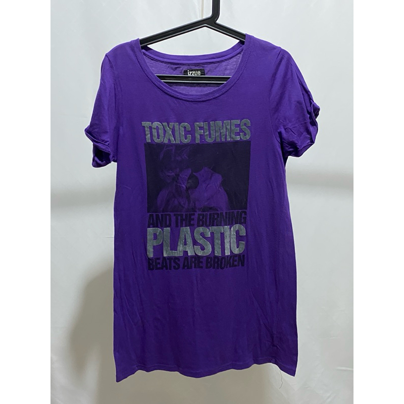 เสื้อยืด IZZUE มือ2 ของแท้ 💯% รอบอกเสื้อ 37“ ยาว  32”