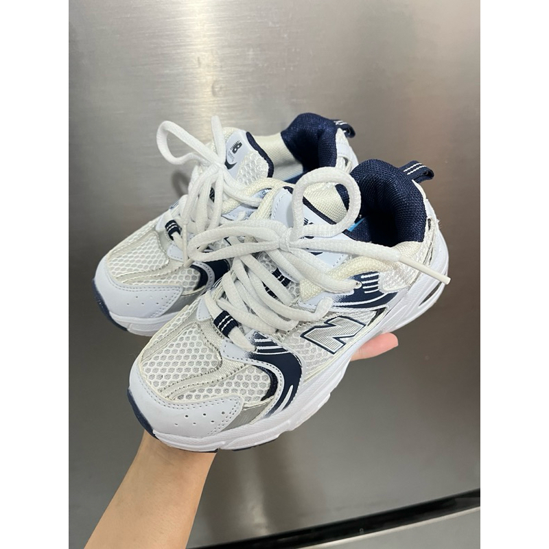 ส่งต่อรองเท้าผ้าใบ NB 530 เด็ก ไม่แท้ ใส่ได้ทั้งเด็กผู้หญิงหรือผู้ชายsize27 (เท้ายาว17cm) ความยาวด้า