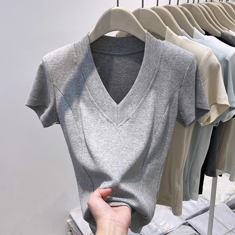 Y6Y -（ประเทศไทยส่ง）เสื้อยืดแขนสั้นคอวีสีเทา - เสื้อยืดรัดรูปเซ็กซี่สำหรับผู้หญิง - เสื้อทรงเข้ารูปฤดูร้อนใหม่