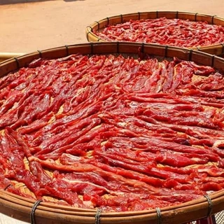 เนื้อแดดเดียวสูตรอีสานจากชัยภูมิ ขนาด 1 กิโลกรัม (500กรัม 2 แพค)