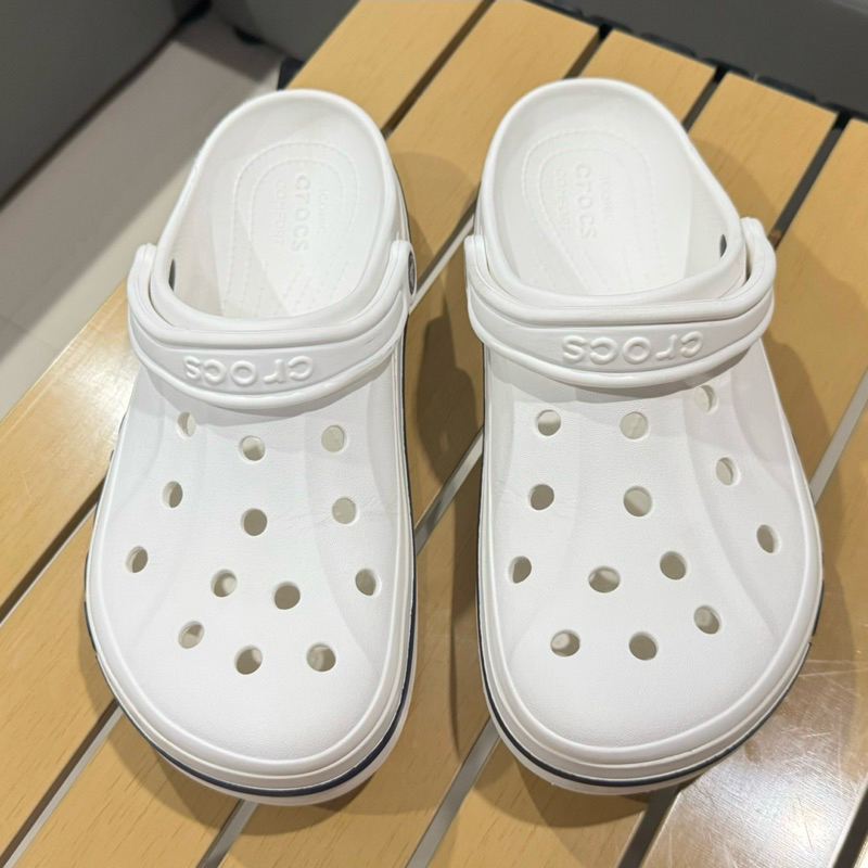 รองเท้า Crocs แท้ size M9W11 (มือสอง)